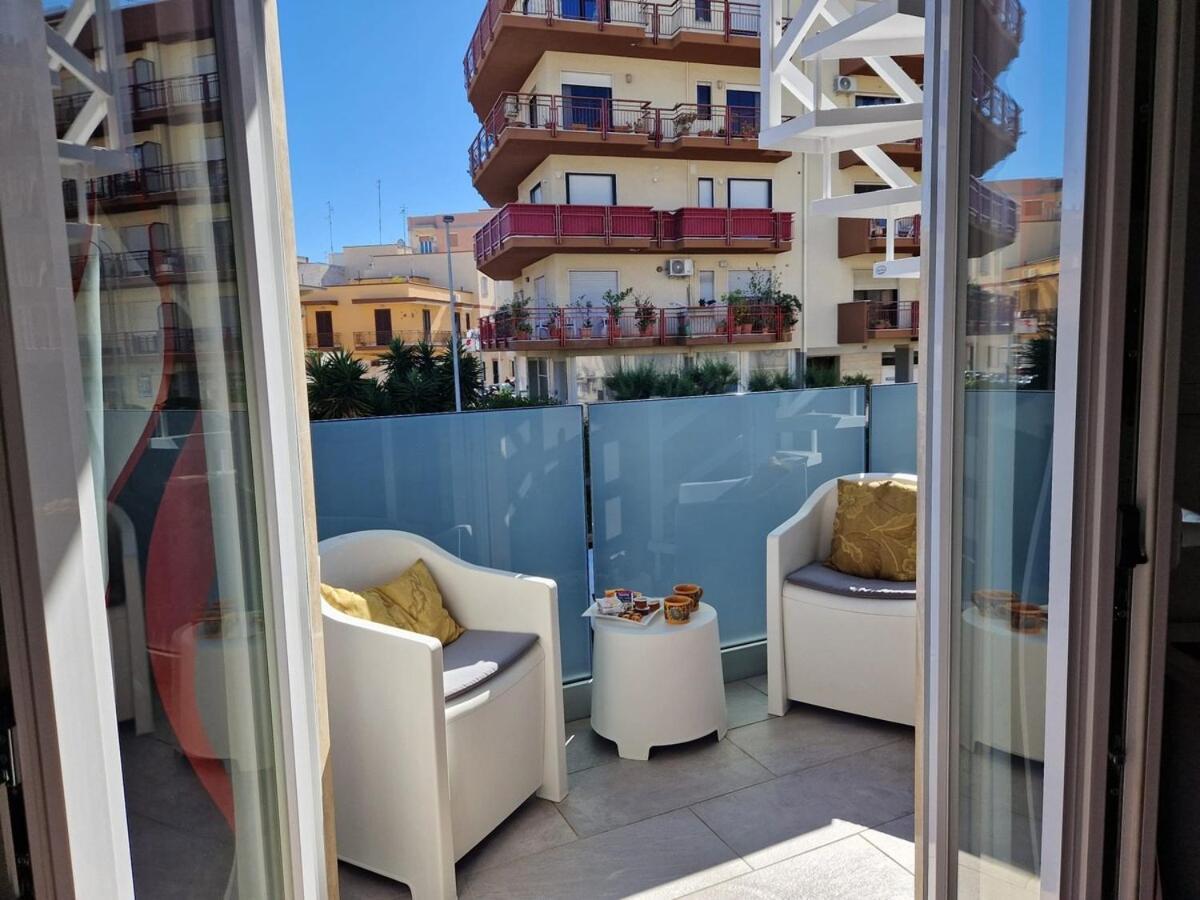 Domus Divina & Domus Elegans Fronte Mare Apartment Monopoli Bagian luar foto